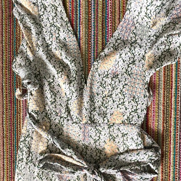 Floral Romper - Picture 3 of 4